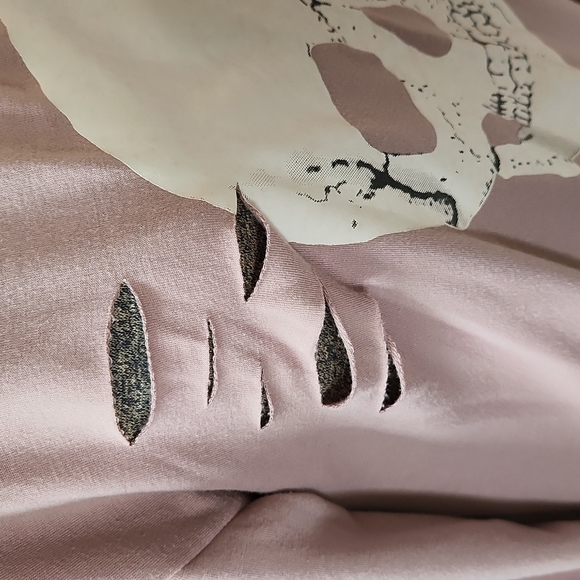 Lilac distressed skull sweater - Picture 7 of 15